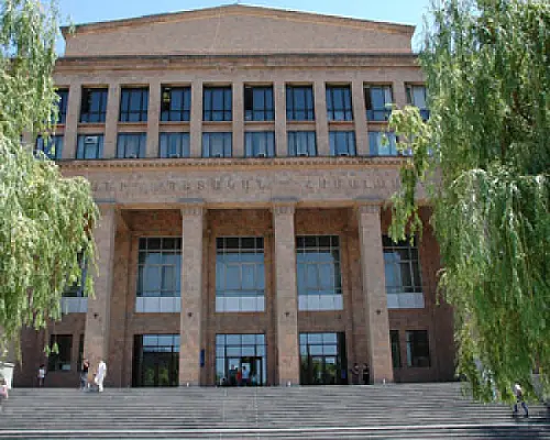 Աշխատավարձներն «ուտում են» ԵՊՀ բյուջեի կեսը, բողոքում է ռեկտորը