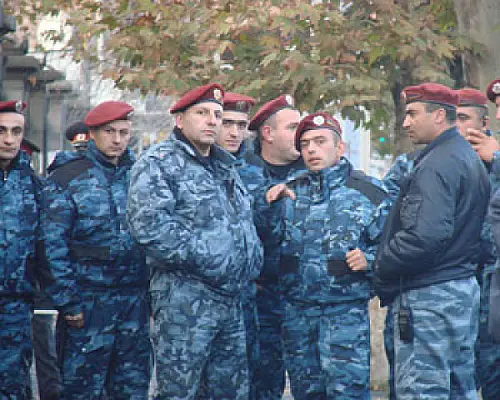 «Կարմիր բերետավորների» ապօրինությունների դեպքում առաջարկում են ահազանգել ՀԱԿ-ի գրասենյակ