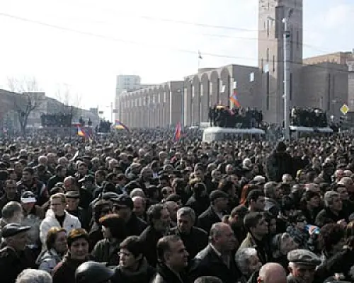 При нормальной атмосфере в стране на митинги никто бы не xодил – мнение