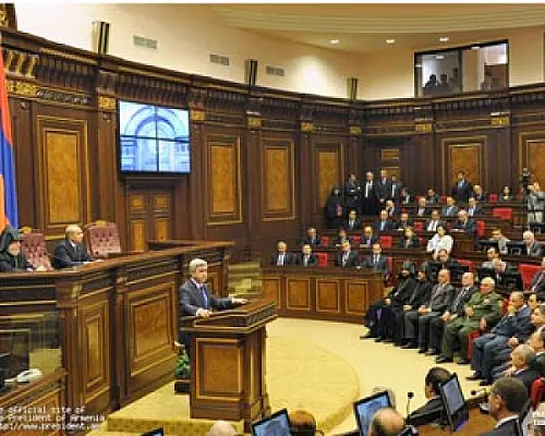 ԱԺ-ի վերանորոգված դահլիճը տպավորել է Սերժ Սարգսյանին