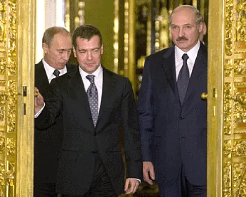 Путин пытается помирить Лукашенко и Медведева
