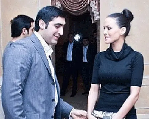 Playboy-ի աստղը հանդիպում է հայի հետ