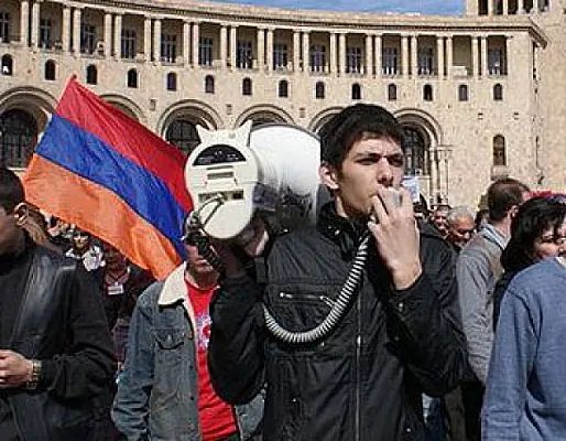 Եվրամիությունից պահանջում են միջամտել Փաշինյանի գործին