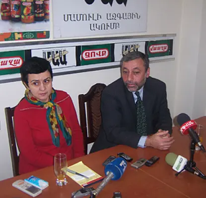 Глава МИД Армении напомнил его бывшему коллеге начальника ЖЭК-а