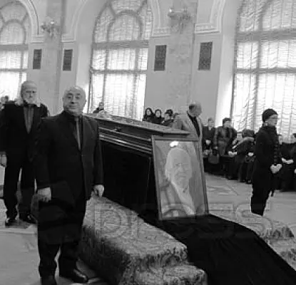 Hundreds of People Bade Last Farewell to Ohan Duryan