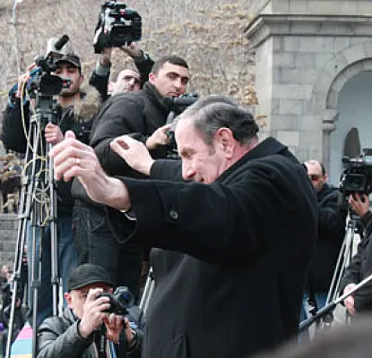 Ter-Petrossian Insists On Early Elections, Warns Of Anti-Government Unrest à la 'Mubarakization'