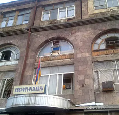 ՀԱԿ ակտիվիստները՝ ոստիկանությունում. մոտ 100 մարդ հավաքվել է շենքի մոտ