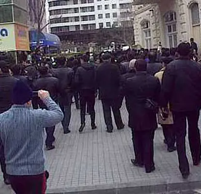 На демонстрантов в Баку натравливают собак, избивают и увозят