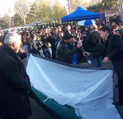Raffi Hovannisian Says Thanks to Supporters — and Police