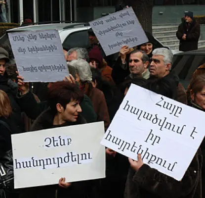'Go Participate in Your Parliament Sessions': Police Drove Armenian MP to Tears