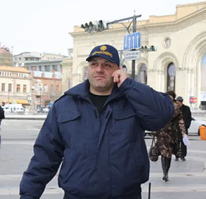 Вы видите сны? Вы боитесь? Вопросы депутата армянскому полицейскому