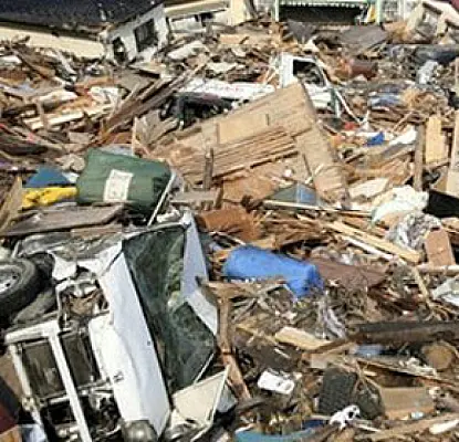 Японская АЭС продолжает взрываться. Цунами на дает покоя стране