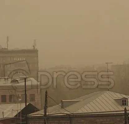 Heavy Dust in the Air in Yerevan Not Radioactive: Expert (updated)
