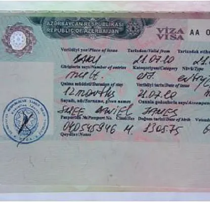«Неправильным» журналистам отказывают в азербайджанской визе