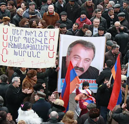 «Մեր հիմքը ամուր է». Սասուն Միքաելյանը խոսեց Սարյանի պուրակում