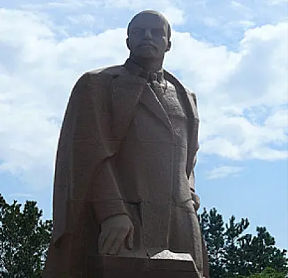 So Not to Interfere with Russian Patriarch's Visit, Lenin Statue to be Covered with Sheet