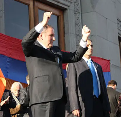 ВИДЕО - Руководство армянской оппозиции прибывает на площадь Свободы