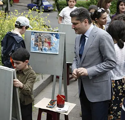 On International Children's Day, Children Protest Armenian Prime Minister's Decision