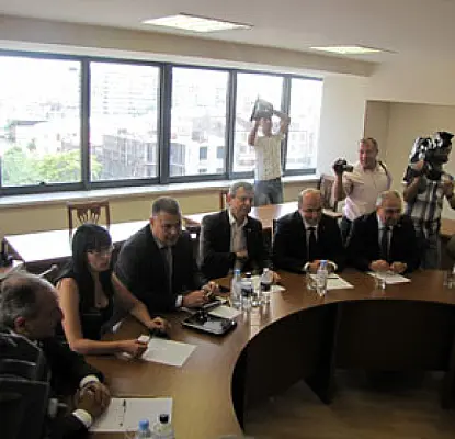HAK Agrees to Meet with Ruling Coalition Parties, Though Aims to Dialogue with Executive: Statement