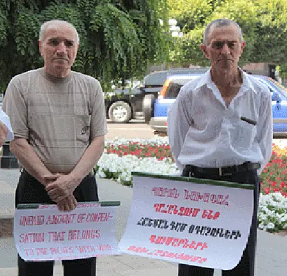 Armenian Pilots with Disabilities Protest Unpaid Compensation (PHOTOS)