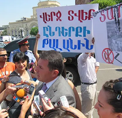 Армения истощается. Министр вышел и вспомнил лишь комбинат арестованного за «педофелию»