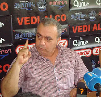 Для начала Серж Саргсян должен доказать, что сахар может привозить любой