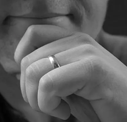 Ученые: одинокие женщины предпочитают женатых мужчин