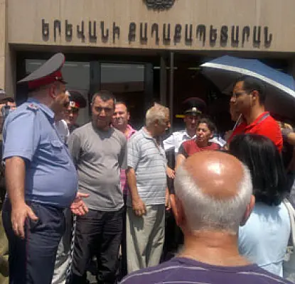 Բողոքի ակցիա. Ավագանու ՀՀԿ-ական անդամն առաջարկել է դիմել Լևոն Տեր-Պետրոսյանին