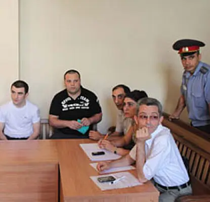 Подсудимый пытался покончить с собой в ереванском суде. Мать рассказала о пытках (ВИДЕО)