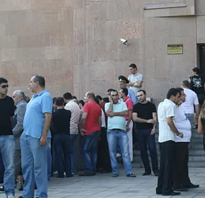 Yerevan Traders Ready to Go to Court, Block All Entrances to Pedestrian Underpass (PHOTOS)