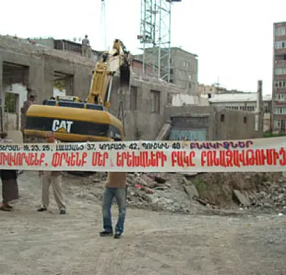 'Let Them Also Build a Mausoleum for Themselves': Residents Continue Protesting Yerevan Mayor's Decision