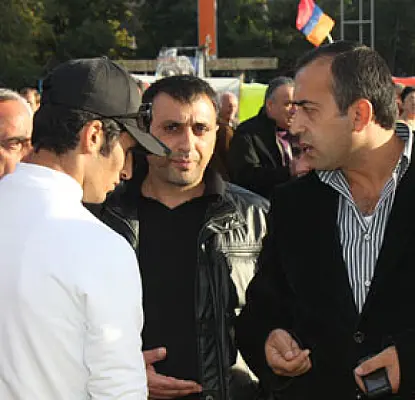 Ազատության հրապարակում փորձել են տեղահանել վրաններից մեկը