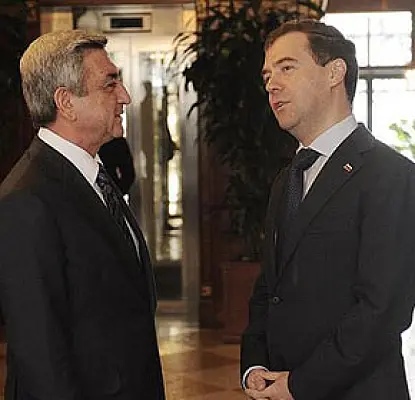 Serzh Sargsyan Awards Russian President Medal of Glory