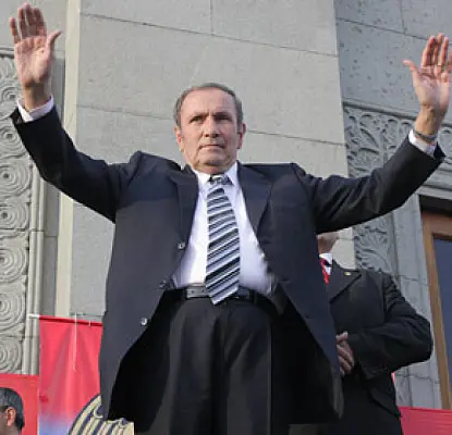 Opposition Leader Ends Nonstop Rallies