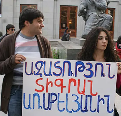 Police Ask Only that Demonstrators Not Shout: Opposition Activists Protest in Yerevan
