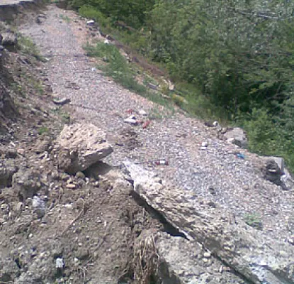 Վանաձոր-Բագրատաշեն ճանապարհին մեքենաները մնացել են սողանքի գոտում