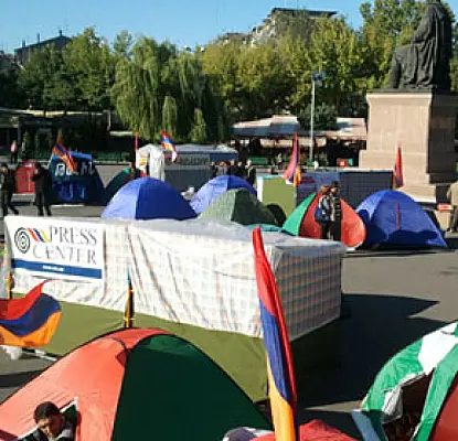 ՏԵՍԱՆՅՈՒԹ - Հոկտեմբերի 4. Լևոն Տեր-Պետրոսյանն Ազատության հրապարակում