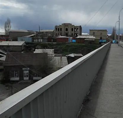 В Гюмри мужчина повесился на мосту