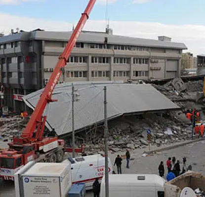 Van Residents Leaving. Authorities Blamed for Negligence in New Turkey Quake