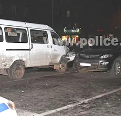 PHOTOS: No. 39 Minibus Causes 4-Vehicle Collision in Yerevan