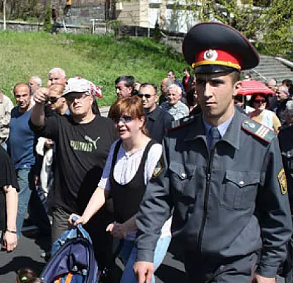 Арестованного в Ереване бельгийца лишили адвоката, переводчика и лекарств