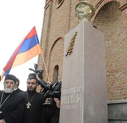 Սերժ Սարգսյանի մասնակցությամբ Վրաստանում բացեցին Մանթաշովի կիսանդրին