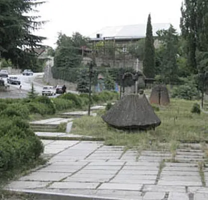 Տղամարդը պոկել է հուշարձանի ձեռքը և նետել «Աղստև» գետը