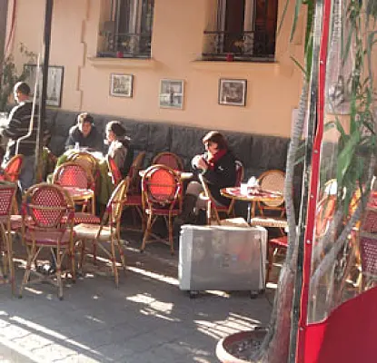 Outdoor Section of Yerevan's Le Cafe de Paris Taken Down. Patrons Not Too Pleased