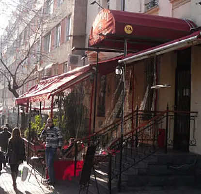 Le Cafe de Paris' Outdoor Patio Allowed to be Open Only in Summer, Says Facebook User Citing Yerevan Mayor