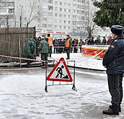В Брянске нашли тело провалившегося в коллектор ребенка