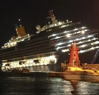 Costa Concordia's Captain 'Drinking in Bar with Beautiful Woman' at Time of Crash