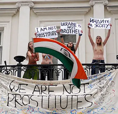 Ukraine Women Protesters Strip Off over India Visa Rules (PHOTOS)