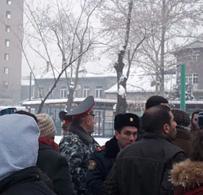 Armenia Police Call Roundtable Discussion on Mashtots Park Shop Construction