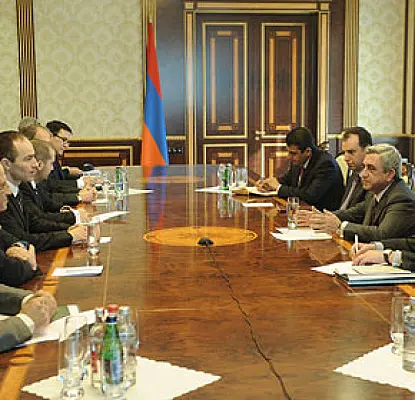 Սերժ Սարգսյանը հանդիպել է Հայաստանի մասին զեկույց պատրաստող պատգամավորների հետ